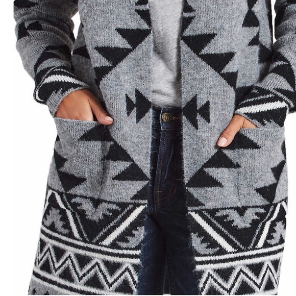 ⭐️Firm price ⭐️ Frye ladies patterned sweater - Picture 4 of 8